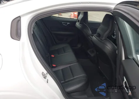 2021 Volvo S60 T5 Momentum z USA, uszkodzony, nr VIN 7JR102FK5MG091631